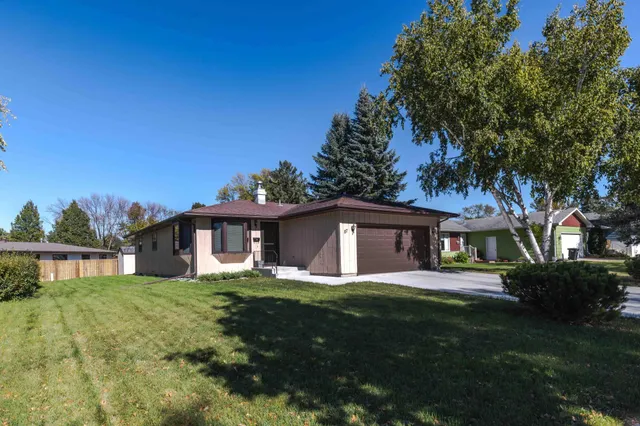 $299,900 | 87 28th Avenue North, Fargo, ND 58102