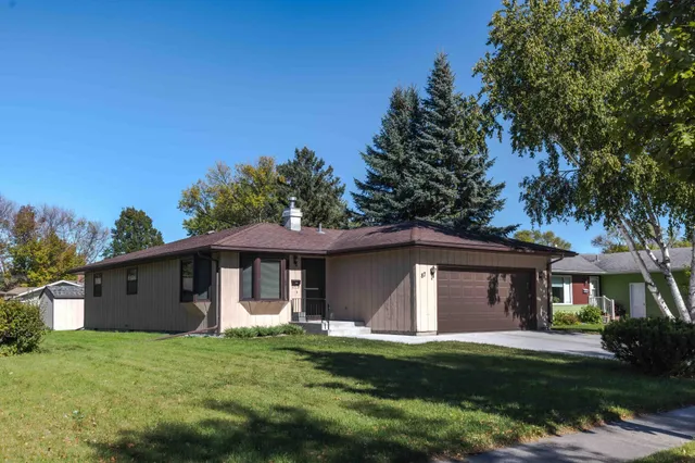 $299,900 | 87 28th Avenue North, Fargo, ND 58102