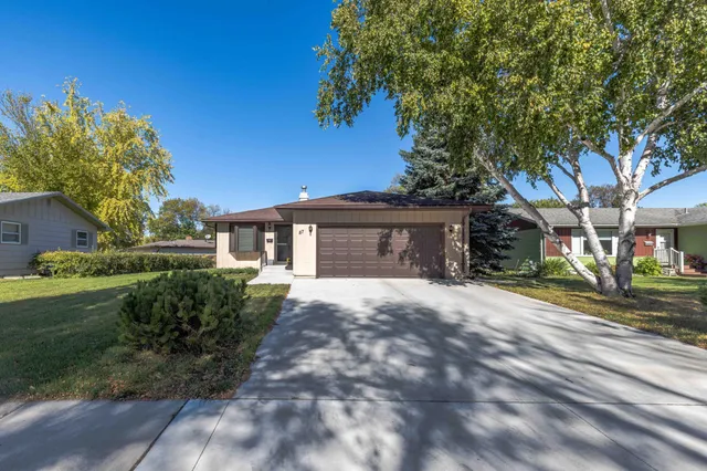 $299,900 | 87 28th Avenue North, Fargo, ND 58102