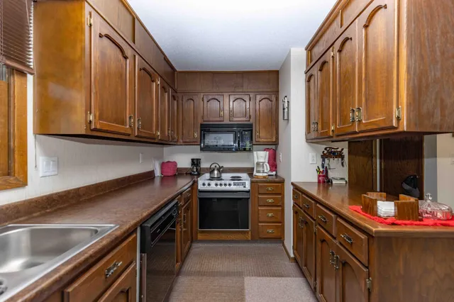 $299,900 | 87 28th Avenue North, Fargo, ND 58102