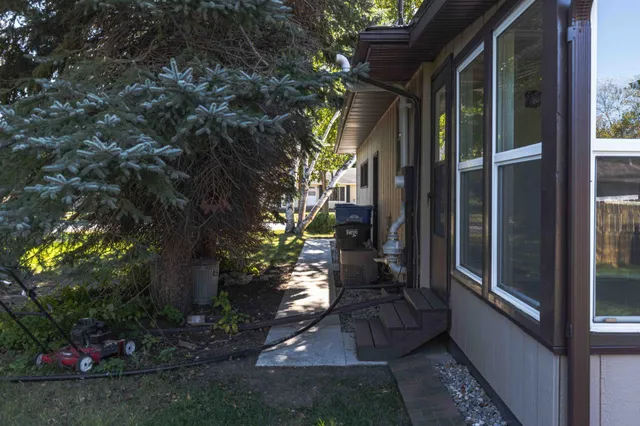 $299,900 | 87 28th Avenue North, Fargo, ND 58102