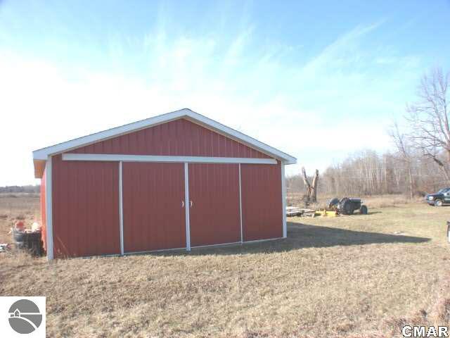 8920 South Alger Road Perrinton, MI 48871 - Photo 6 of 25 1773655-5.JPG