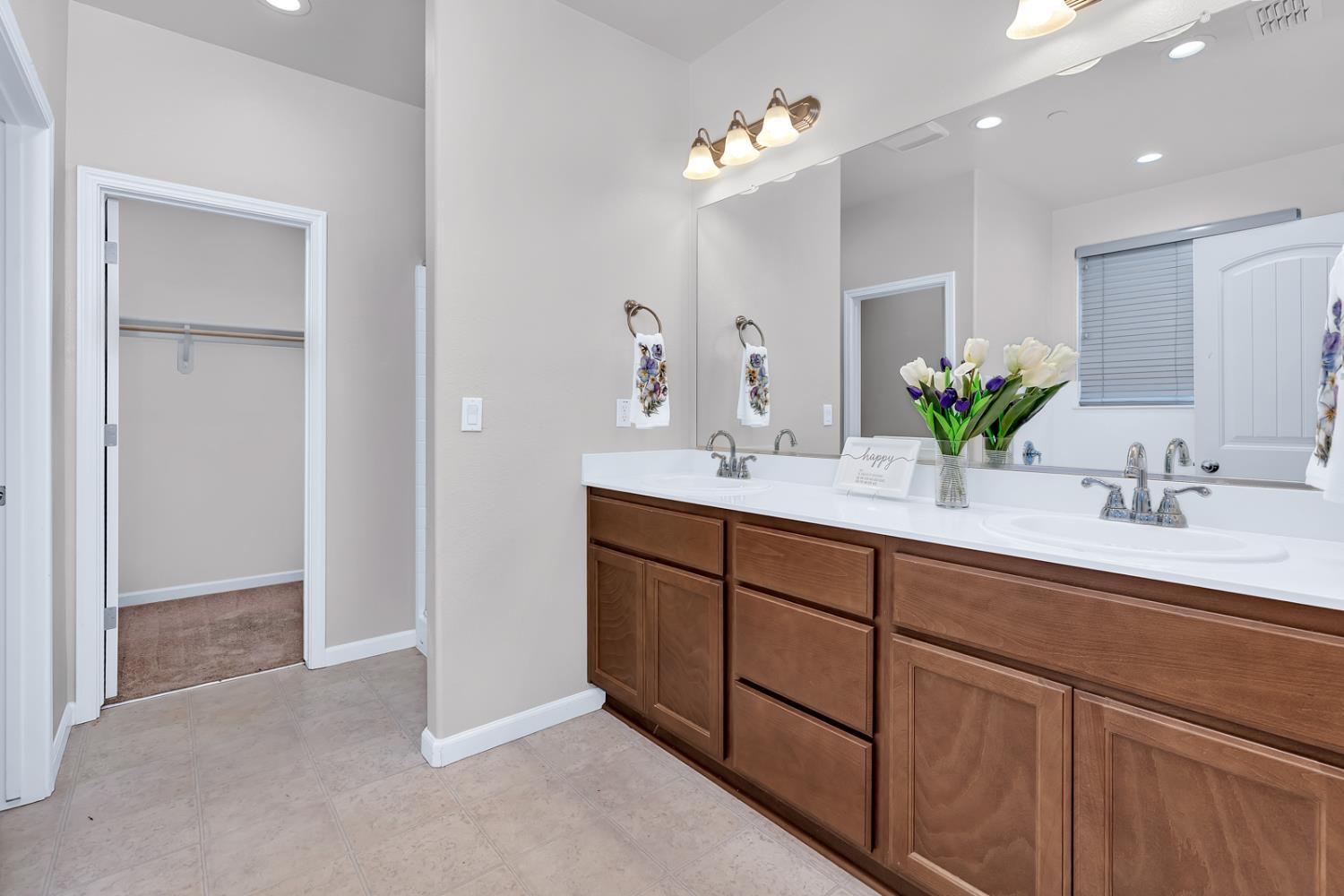 1476 Dynes Street Merced, CA 95348 - Photo 21 of 39 primary bath
