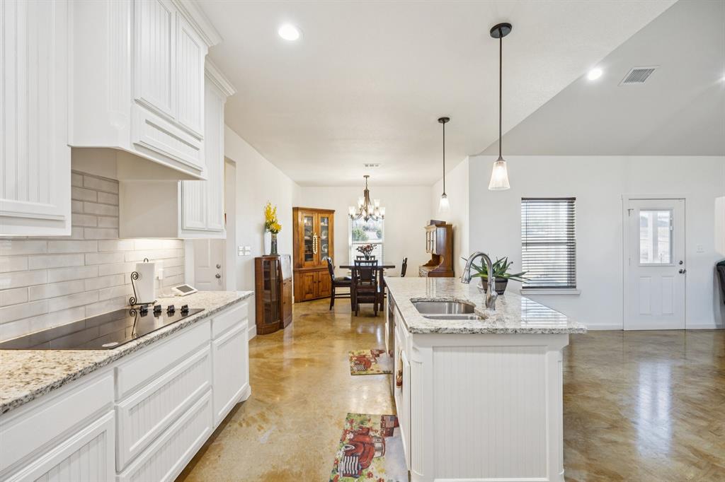 1084 Justin Drive Springtown, TX 76082 - Photo 7 of 28