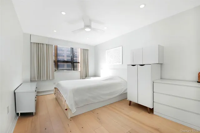$899,000 | 301 Cathedral Parkway, Unit 3M | Harlem