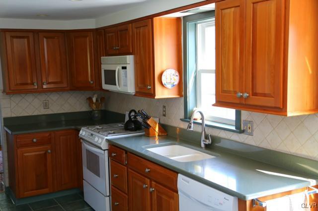 6601 Batman Road Zionsville, PA 18092 - Photo 5 of 19 Gallery Image 5