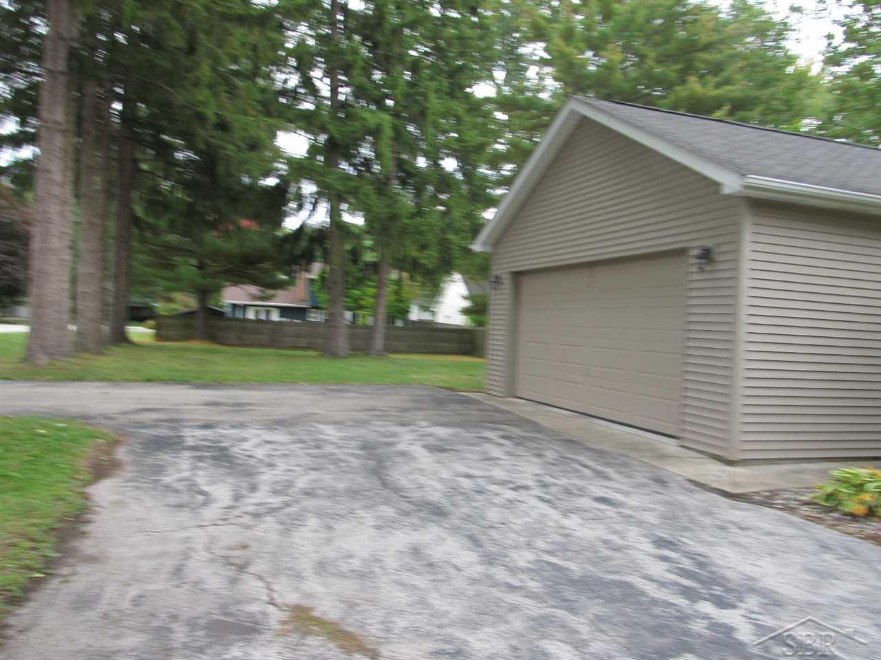 1690 Hemmeter Road Saginaw, MI 48638 - Photo 17 of 20 Gallery Image 17