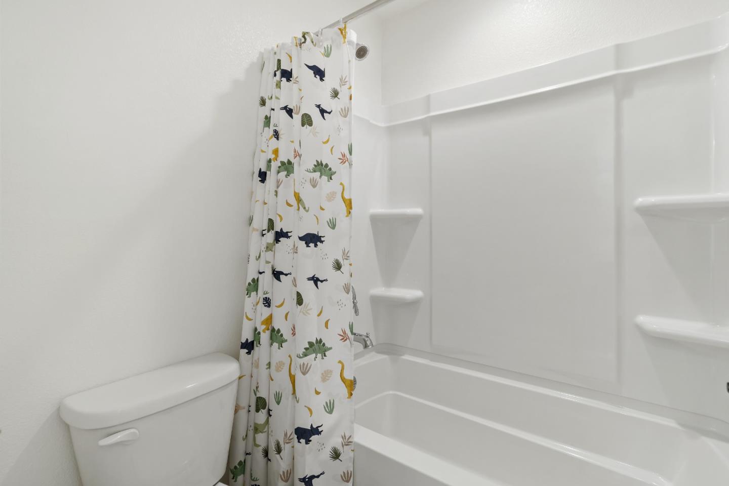 113 Willowrun Way Oakley, CA 94561 - Photo 46 of 63 a bathroom with a toilet and a bathtub