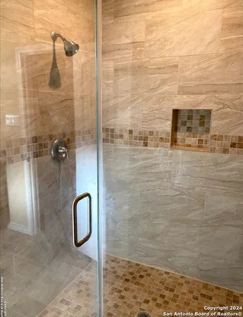 $2,000 | 220 East Byrd Boulevard, Universal City, TX 78148