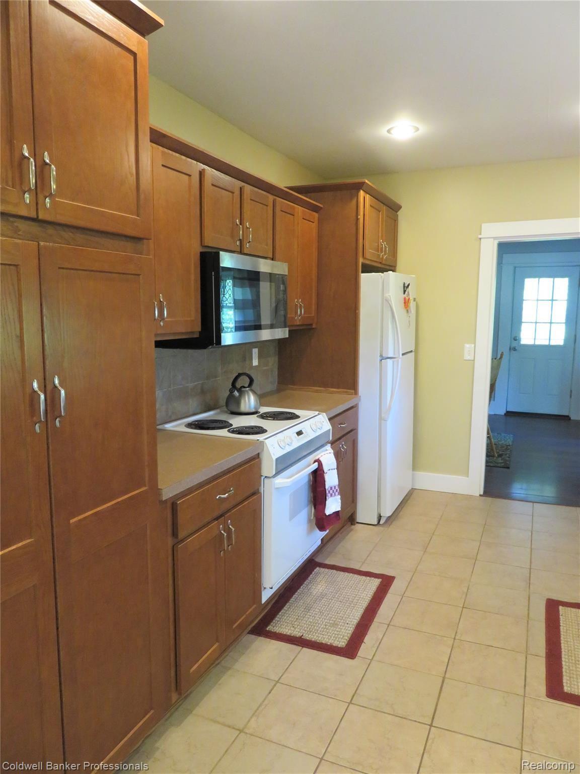 1820 South Morrice Road Owosso, MI 48867 - Photo 5 of 33 5 1820 Kitchen 4.JPG