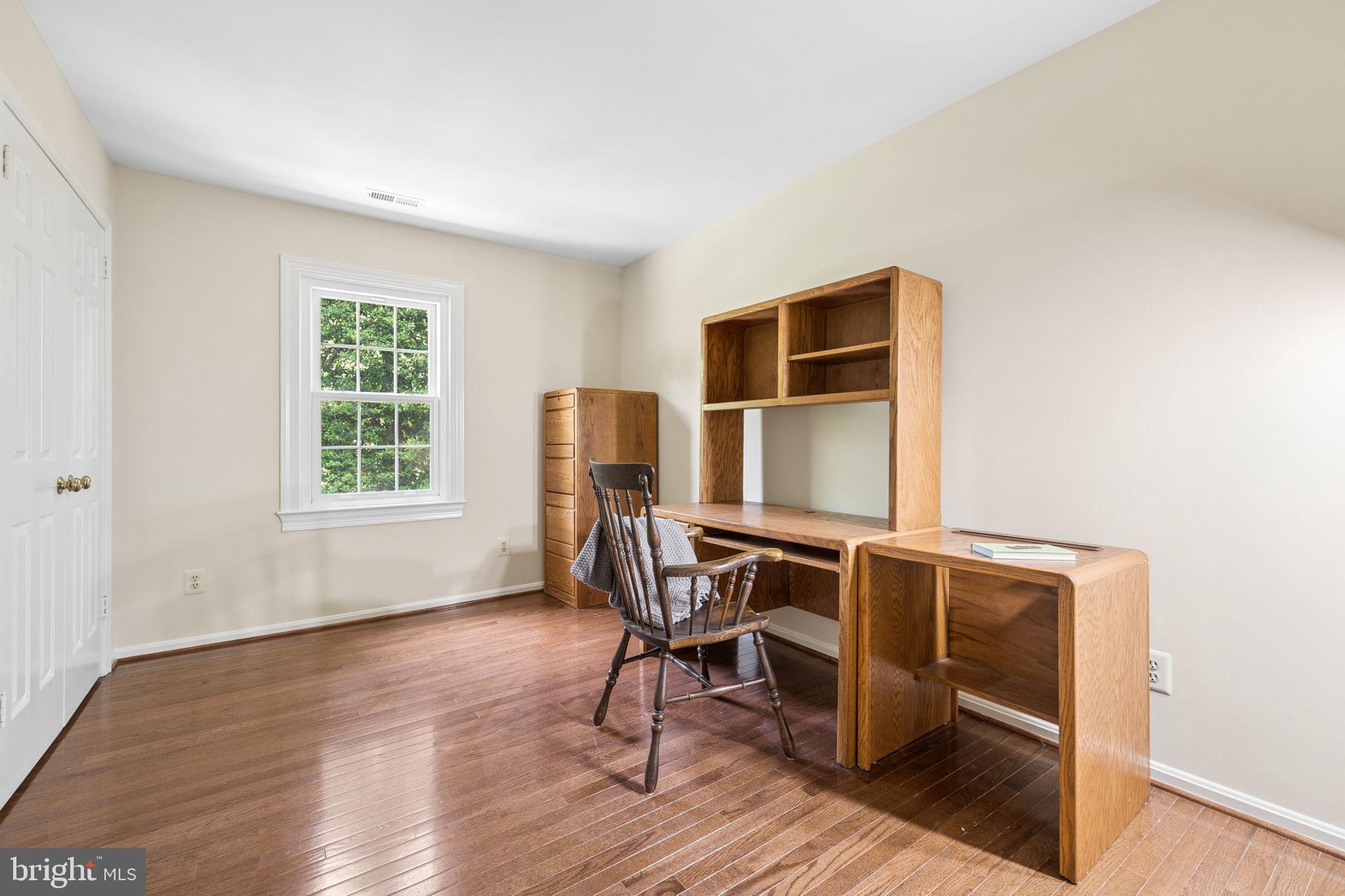 8099 Counselor Road Manassas, VA 20112 - Photo 32 of 82 2nd bedroom upstairs (current office)