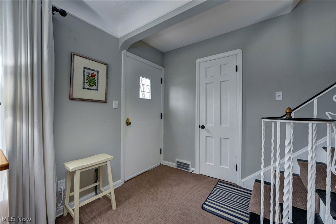 543 Upland Road Bay Village, OH 44140 - Photo 3 of 35