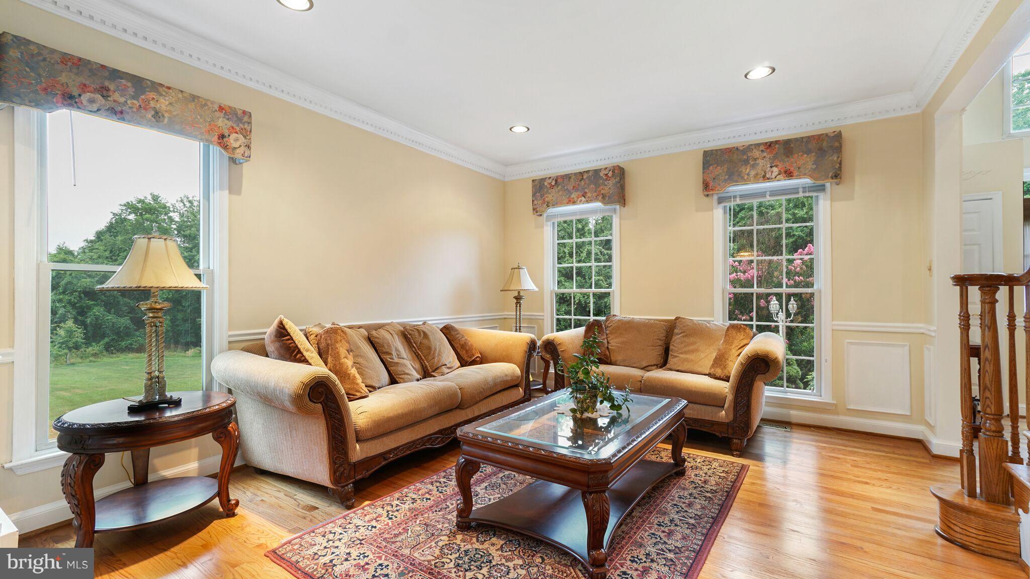 730 McNeil Lane Silver Spring, MD 20905 - Photo 10 of 30 Living Room