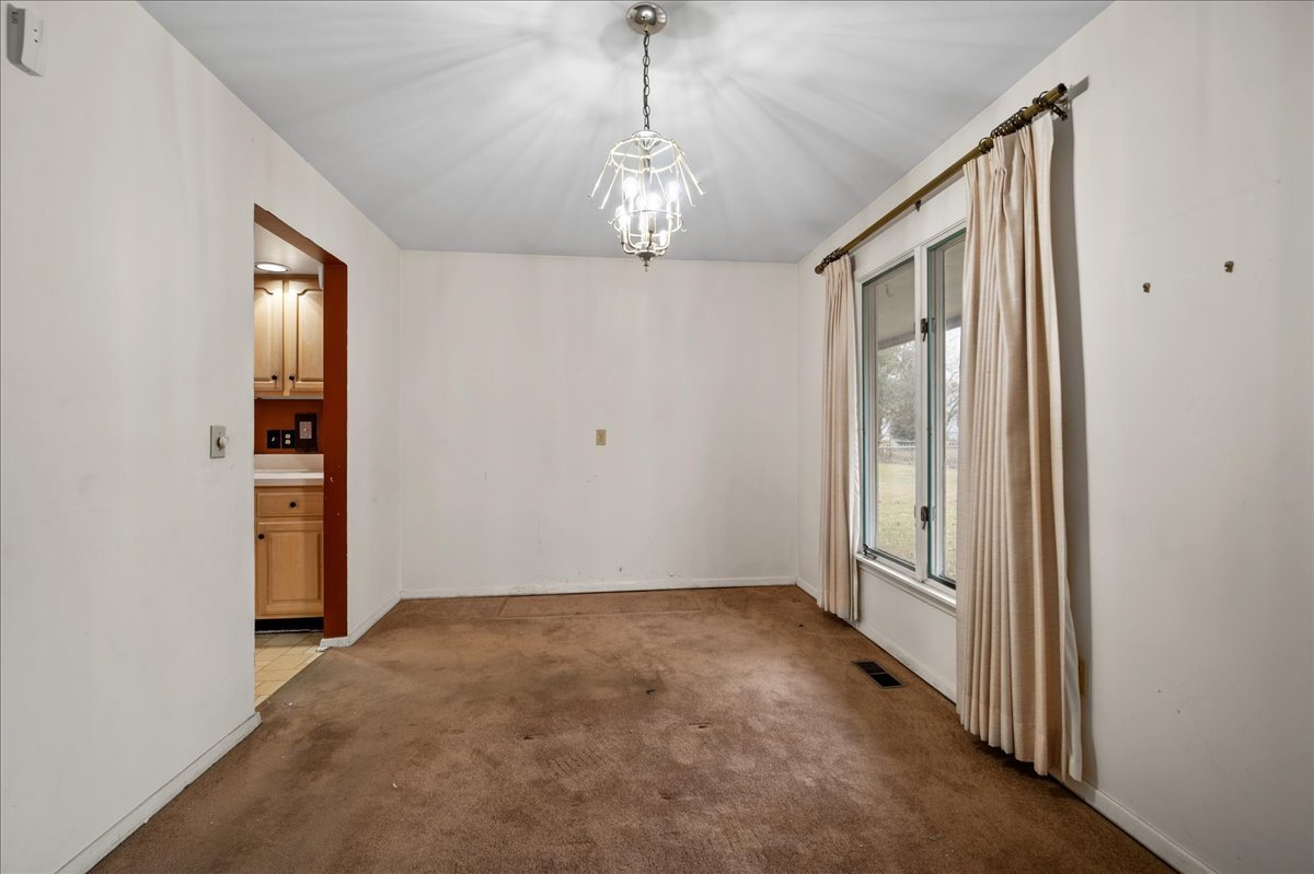 30 Somerset Road Montgomery, IL 60538 - Photo 11 of 30 en empty room with windows and chandelier