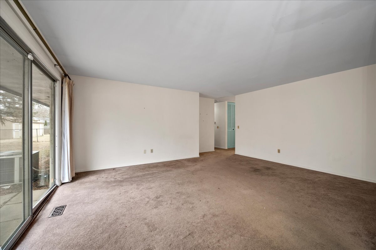 30 Somerset Road Montgomery, IL 60538 - Photo 14 of 30 a view of an empty room and a window