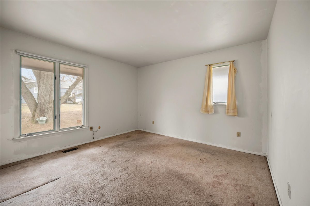 30 Somerset Road Montgomery, IL 60538 - Photo 19 of 30 an empty room with windows