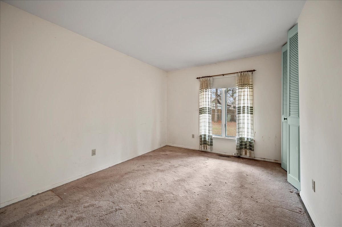 30 Somerset Road Montgomery, IL 60538 - Photo 21 of 30 a view of an empty room with a window