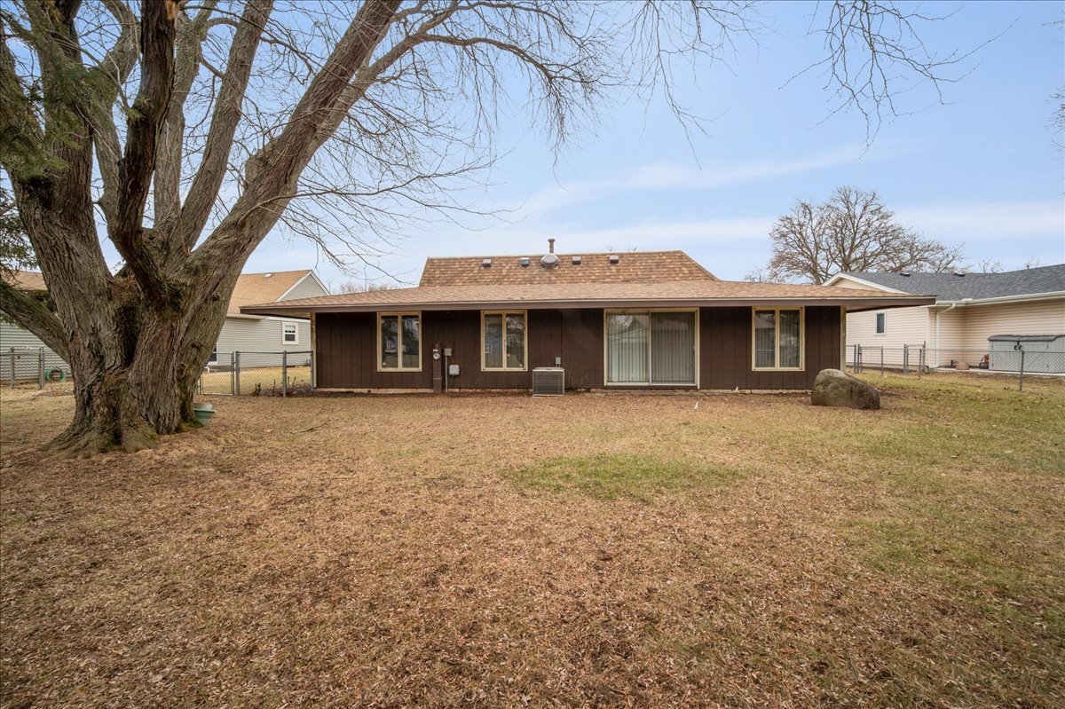 30 Somerset Road Montgomery, IL 60538 - Photo 25 of 30 a front view of a house with a garden