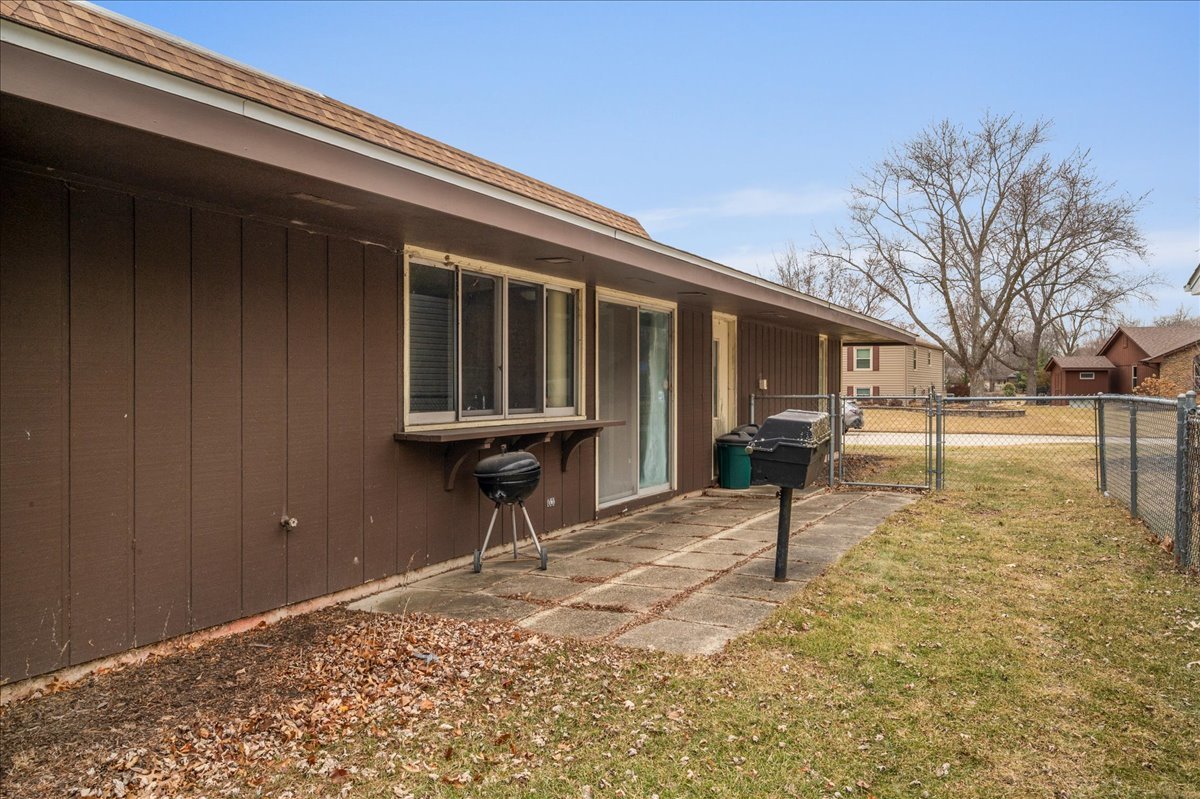 30 Somerset Road Montgomery, IL 60538 - Photo 26 of 30 a house view with a backyard space