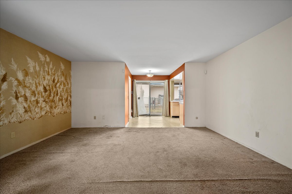 30 Somerset Road Montgomery, IL 60538 - Photo 4 of 30 a view of an empty room and window