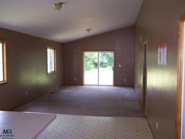 9327 Maple Street Algonac, MI 48001 - Photo 5 of 12 31109355-4.JPG