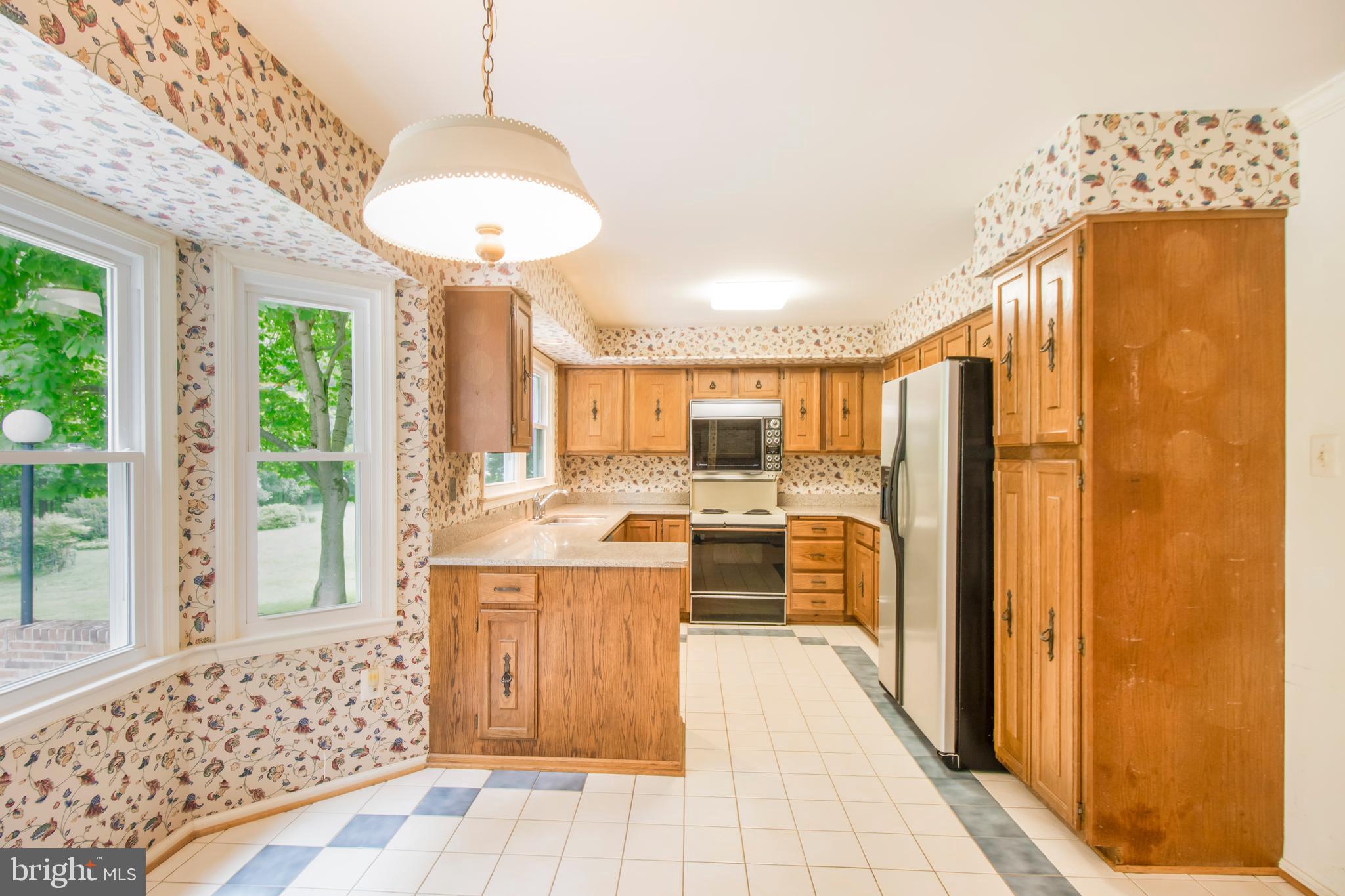 10721 Game Preserve Road Gaithersburg, MD 20879 - Photo 4 of 40 Gallery Image 4