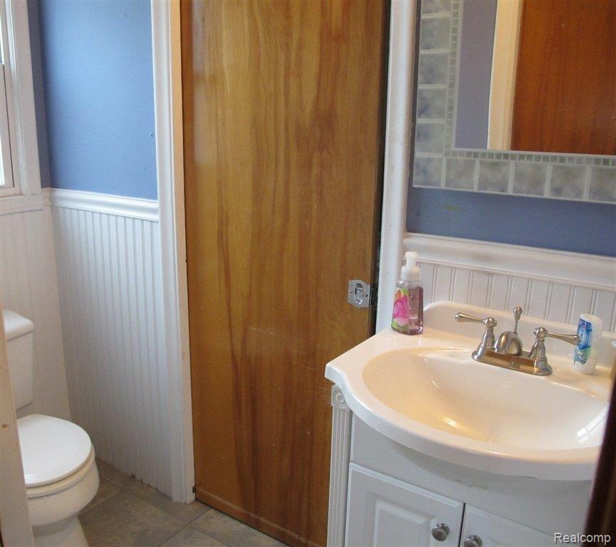 9047 Henry Ruff Road Livonia, MI 48150 - Photo 15 of 25 1/2 bath