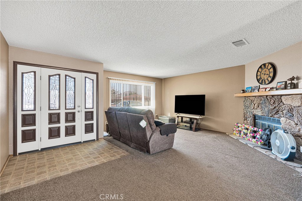 16635 Osage Road Apple Valley, CA 92307 - Photo 4 of 27