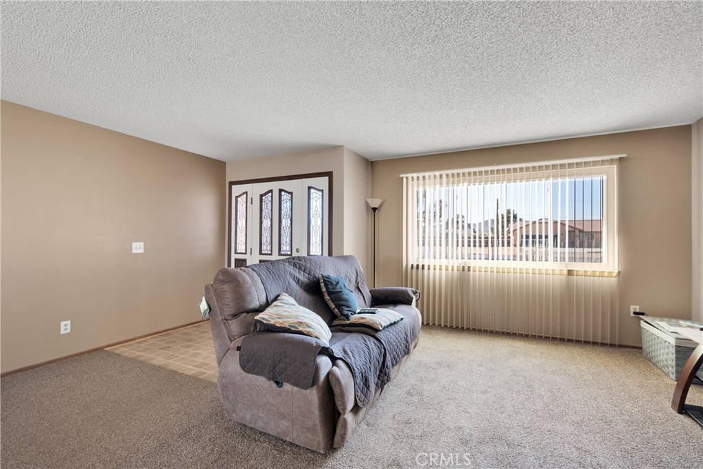 16635 Osage Road Apple Valley, CA 92307 - Photo 5 of 27