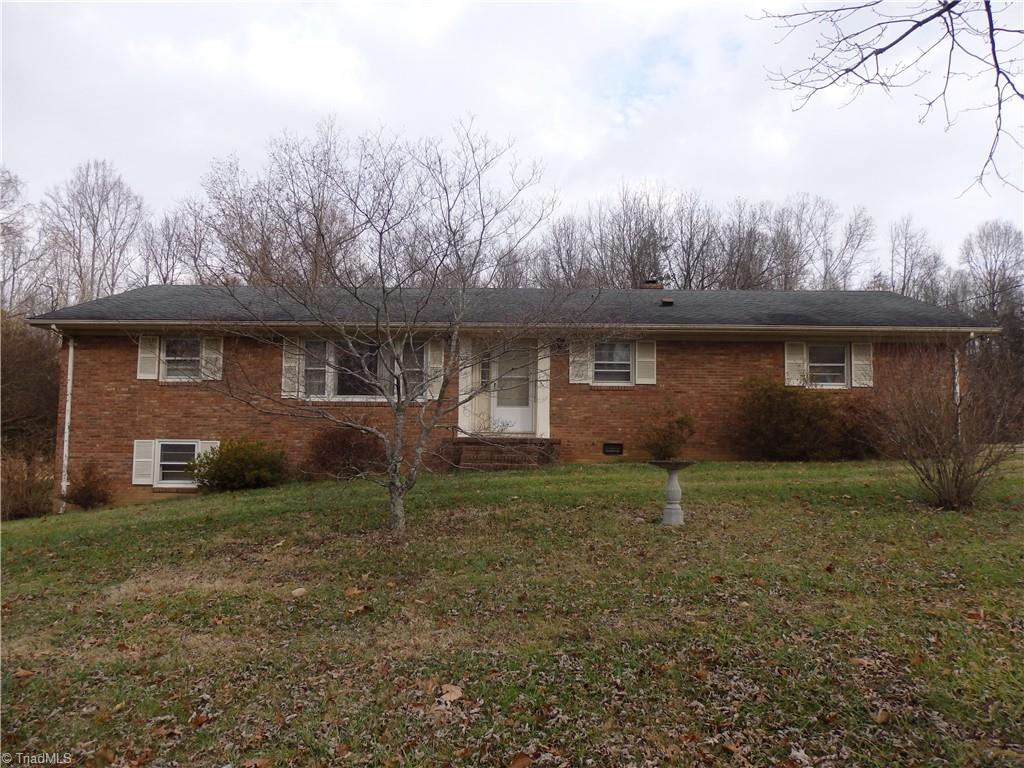 1018 Sutton Road Greensboro, NC 27406 - Photo 2 of 47 Front of home