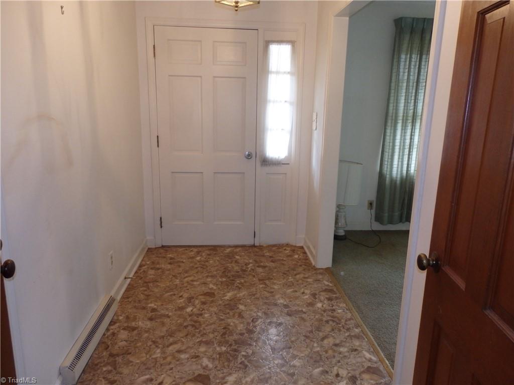 1018 Sutton Road Greensboro, NC 27406 - Photo 13 of 47 Front entryway