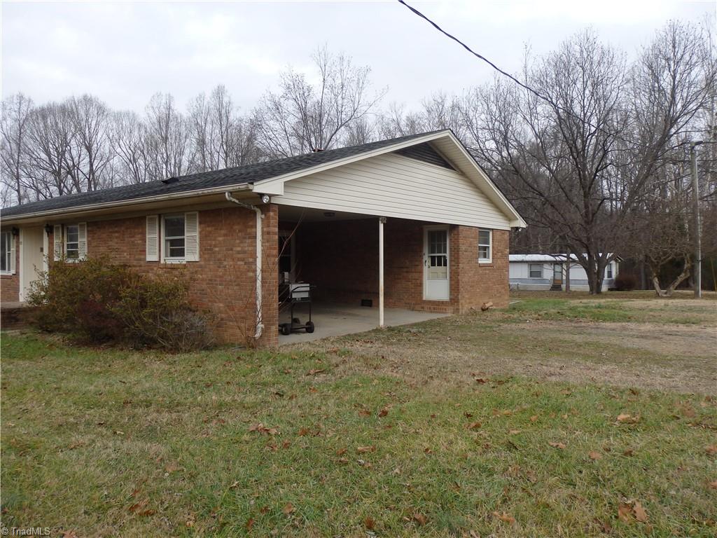 1018 Sutton Road Greensboro, NC 27406 - Photo 3 of 47 Attached double carport