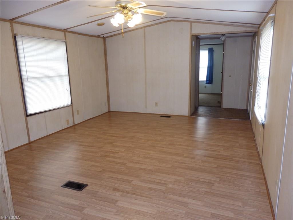 1018 Sutton Road Greensboro, NC 27406 - Photo 42 of 47 Livingroom