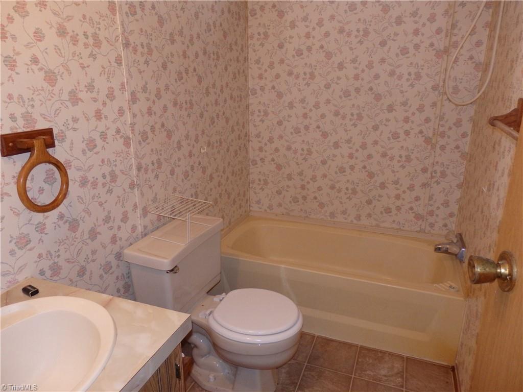 1018 Sutton Road Greensboro, NC 27406 - Photo 46 of 47 2nd bathroom.