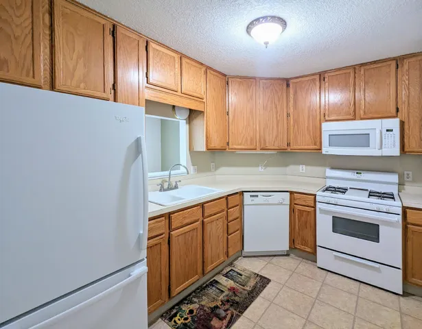 $1,950 | 14260 Empire Avenue, Apple Valley, MN 55124