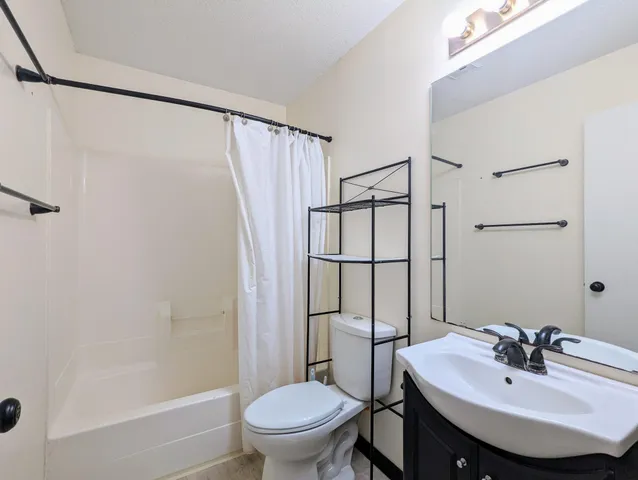 $1,950 | 14260 Empire Avenue, Apple Valley, MN 55124