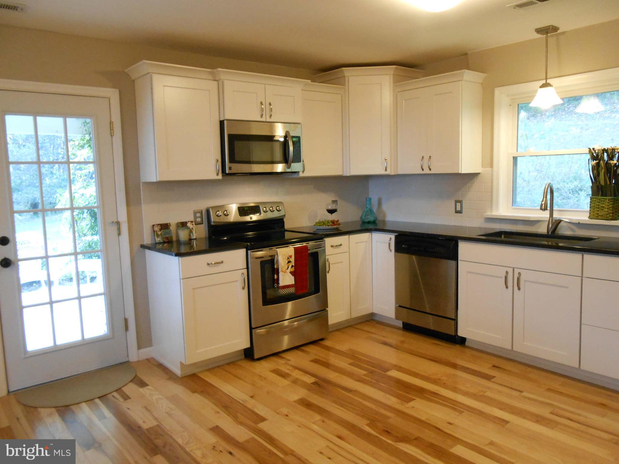 7108 B Edgemont Road Frederick, MD 21702 - Photo 11 of 20 Kitchen