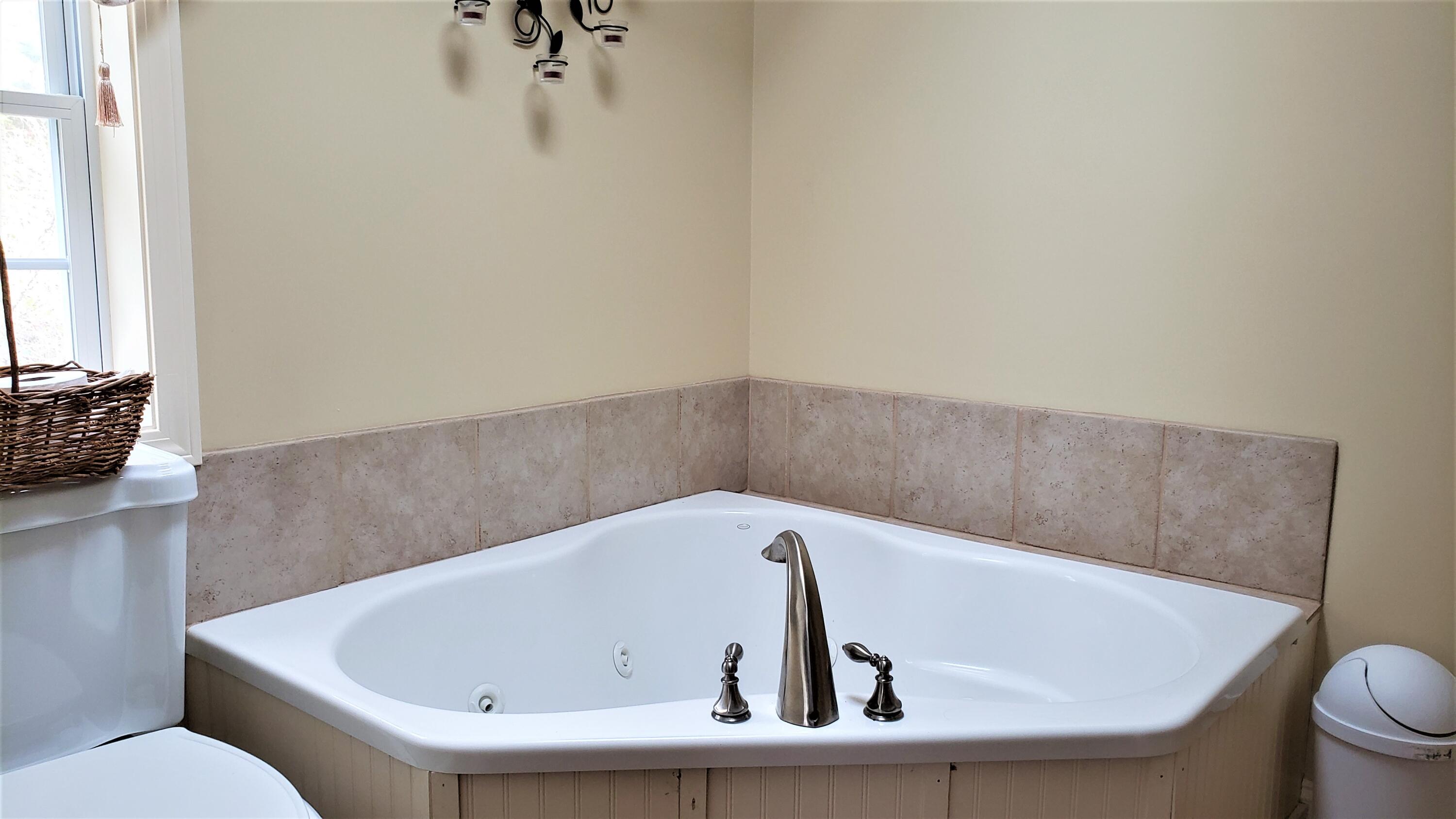 19 Honey Road Little Deer Isle, ME 04650 - Photo 20 of 27 Tub 2