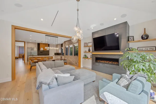 $3,195,000 | 5444 Murietta Avenue, Sherman Oaks, CA 91401