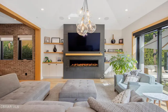 $3,195,000 | 5444 Murietta Avenue, Sherman Oaks, CA 91401