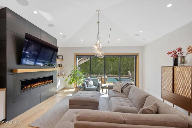 $3,195,000 | 5444 Murietta Avenue, Sherman Oaks, CA 91401