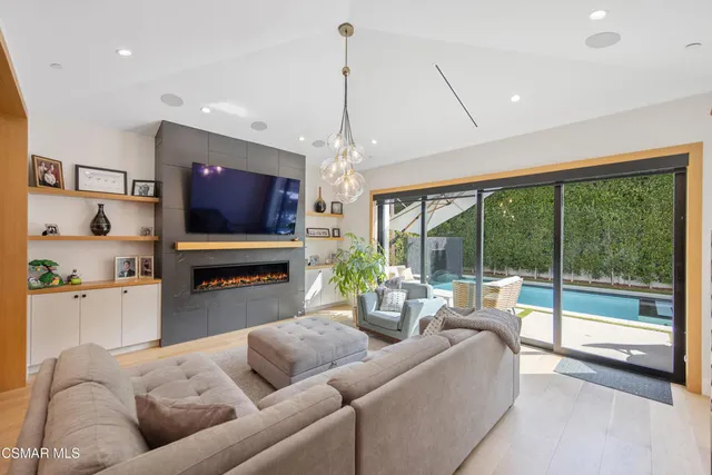 $3,195,000 | 5444 Murietta Avenue, Sherman Oaks, CA 91401