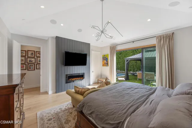 $3,195,000 | 5444 Murietta Avenue, Sherman Oaks, CA 91401