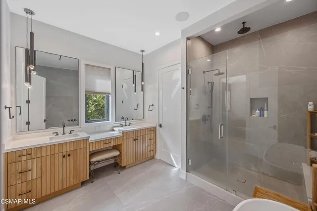 $3,195,000 | 5444 Murietta Avenue, Sherman Oaks, CA 91401