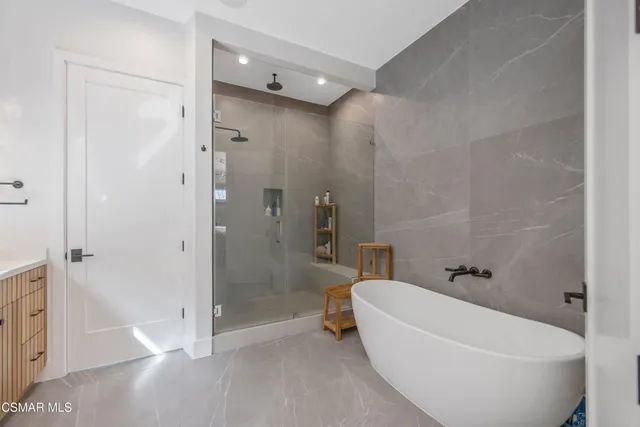 $3,195,000 | 5444 Murietta Avenue, Sherman Oaks, CA 91401