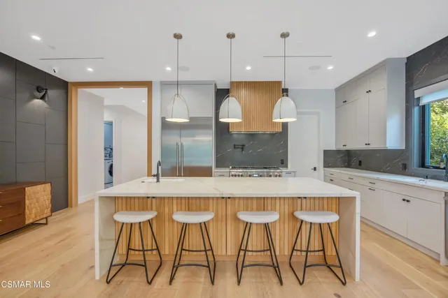 $3,195,000 | 5444 Murietta Avenue, Sherman Oaks, CA 91401