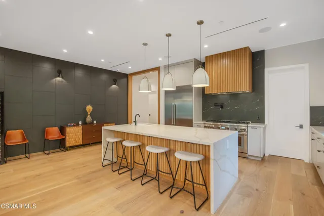 $3,195,000 | 5444 Murietta Avenue, Sherman Oaks, CA 91401