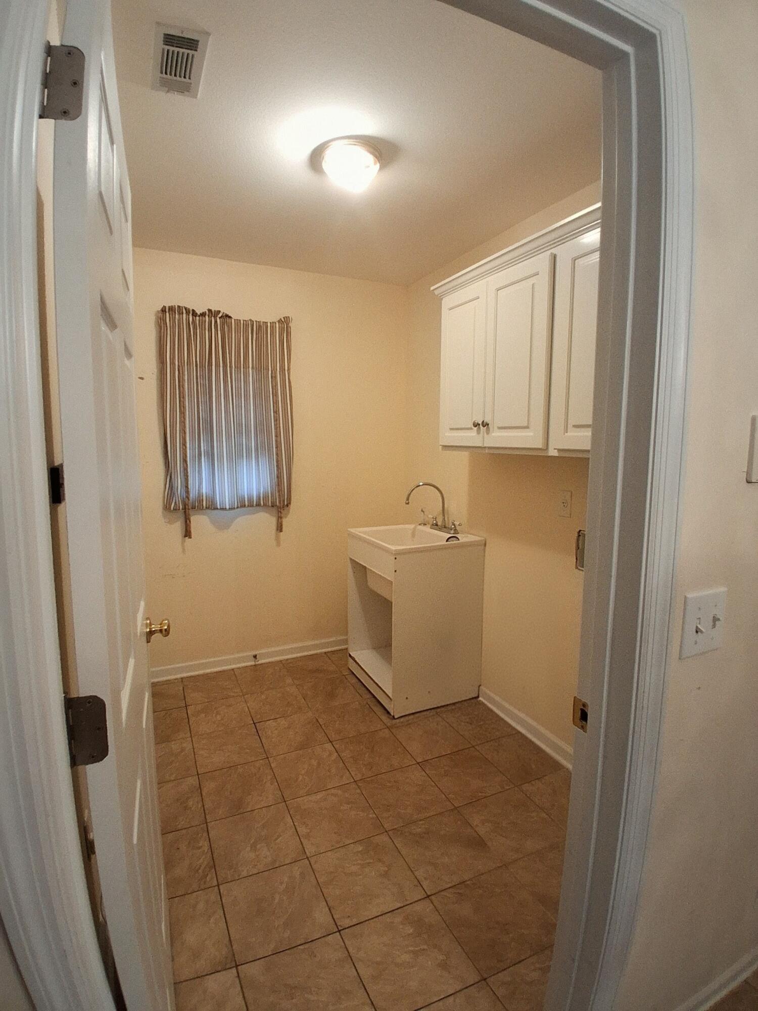 1616 Belleville Road Orangeburg, SC 29115 - Photo 7 of 25 20260528_184304~2