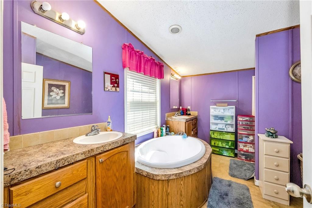 1089 Austin Little Mountain Road Ronda, NC 28670 - Photo 31 of 49 Gallery Image 31