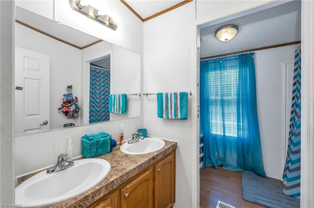 1089 Austin Little Mountain Road Ronda, NC 28670 - Photo 35 of 49 Gallery Image 35